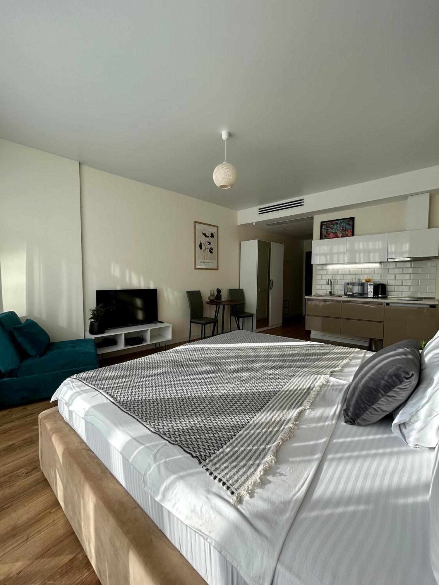White Apartment Batumi Exterior photo