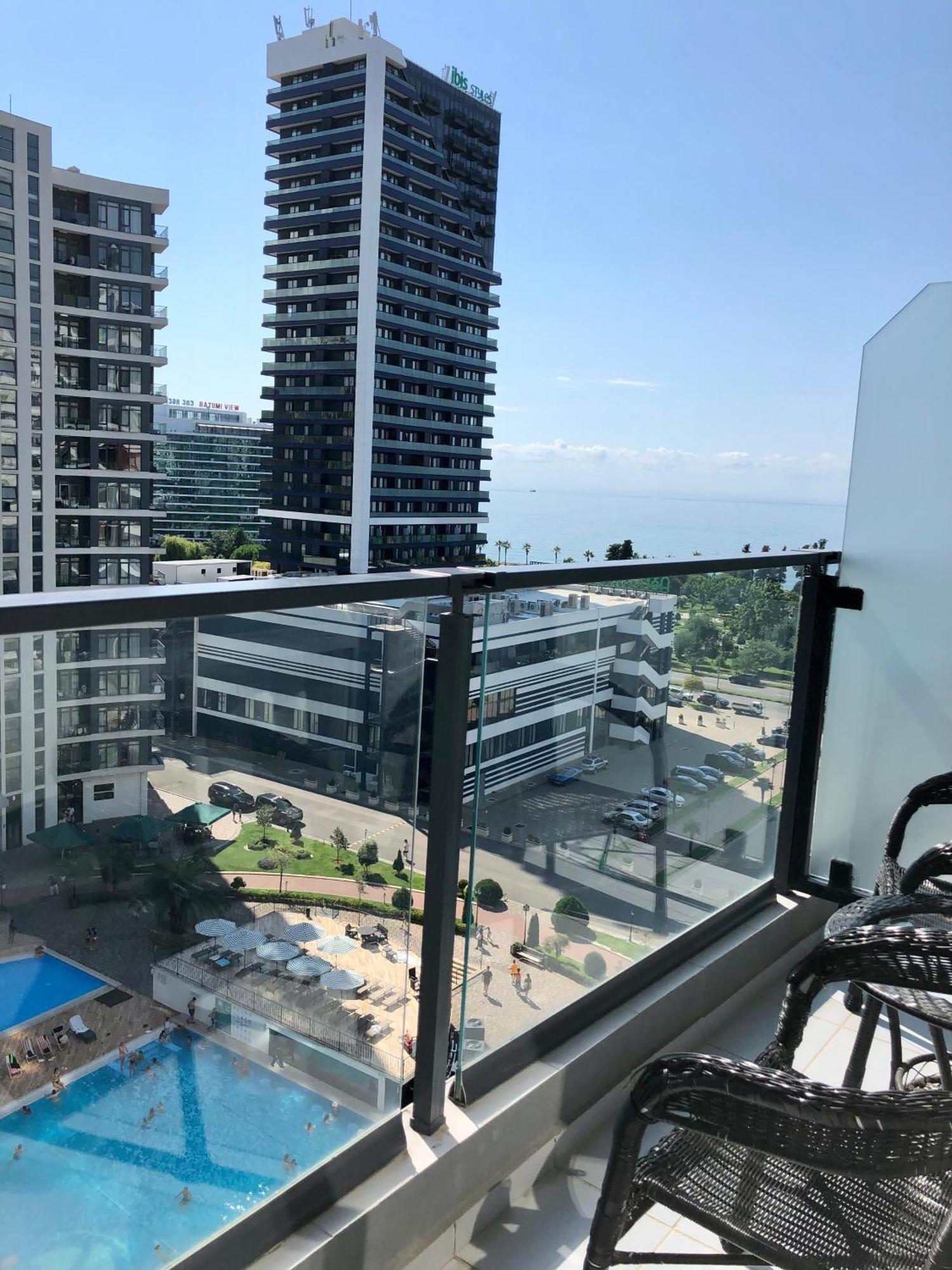 White Apartment Batumi Exterior photo