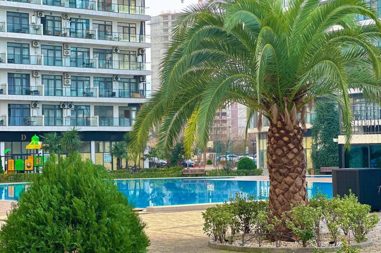 White Apartment Batumi Exterior photo